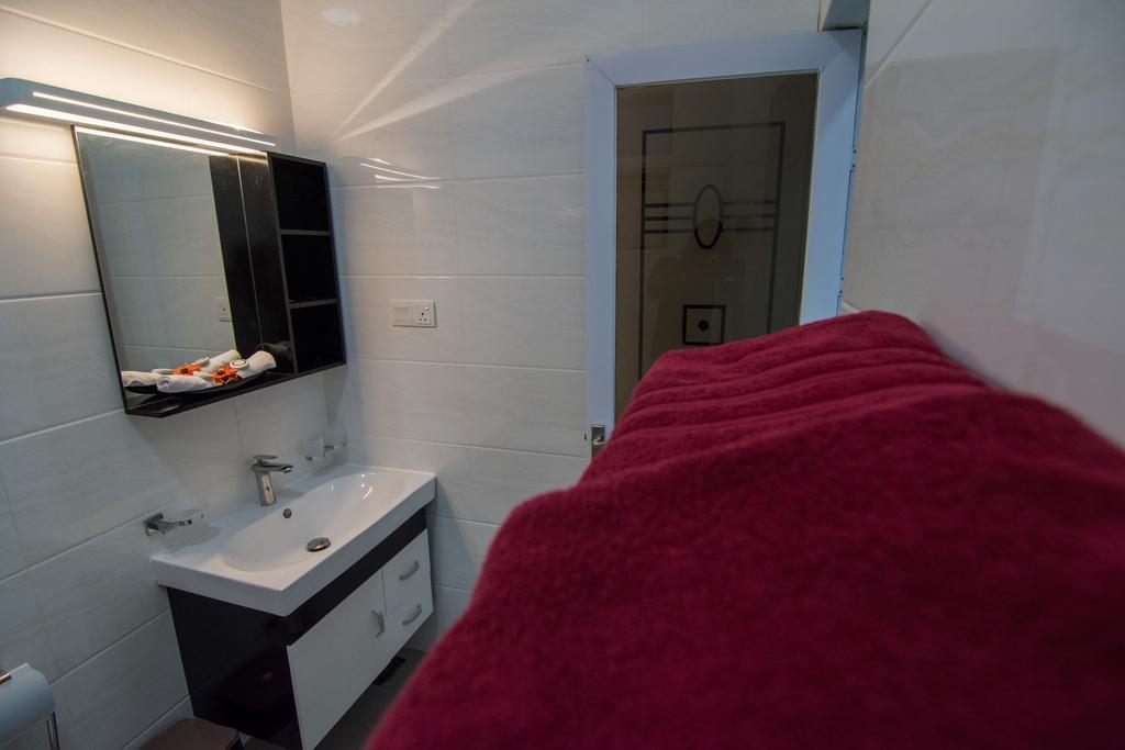 Cozy Sea View Luxury Apartment, Fully Furnished, 2 Bedrooms, 2 Bathrooms Dehiwala-Mount Lavinia Bagian luar foto