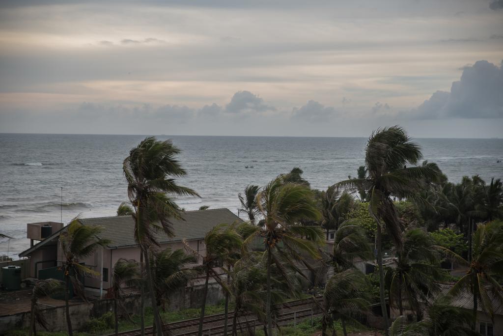 Cozy Sea View Luxury Apartment, Fully Furnished, 2 Bedrooms, 2 Bathrooms Dehiwala-Mount Lavinia Bagian luar foto